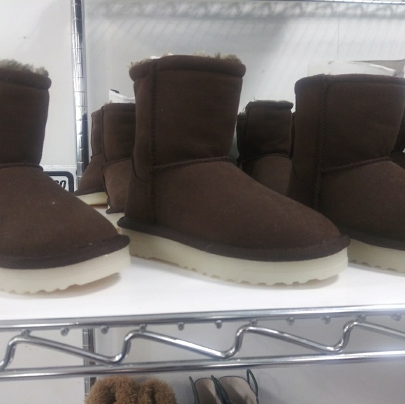 Children brown LED UGGH Style boots w/fur inside - Picture 4 of 4